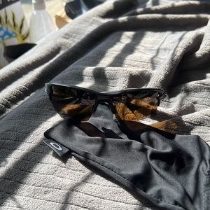 Oakley sunglasses flex 2.0. Brown Tint